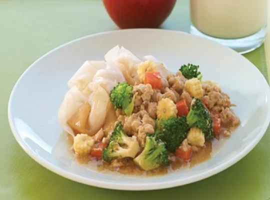 ราดหน้าหมูสับผักรวม