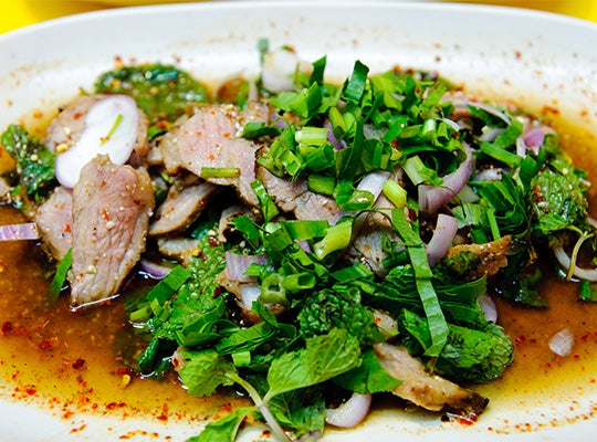 พล่าคอหมูย่าง