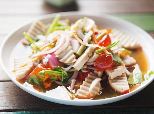 ยำมะม่วงหมูยอไข่เค็มน้ำปลาร้า