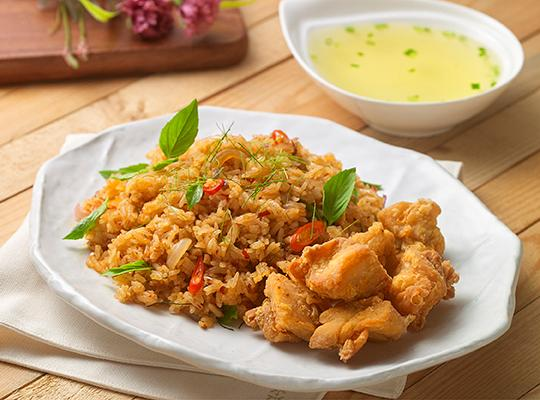 ข้าวผัดน้ำพริกเผาไก่กรอบ อร่อยจัดจ้านมัดใจลูกค้า | Nestle Professional