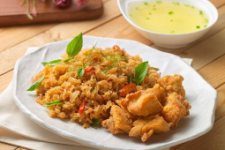 ข้าวผัดพริกเผาไก่กรอบ