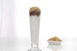 นมปั่นไมโลภูเขาไฟ