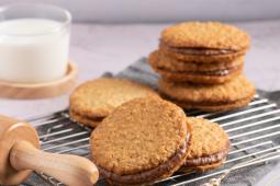 คุกกี้ข้าวโอ๊ตแซนด์วิช คิทแคท