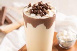 สมอร์มิลค์เชคมาร์ชแมลโลว์ คิทแคท