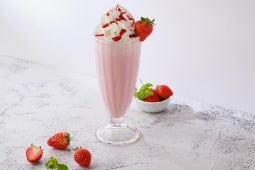 มิลค์เชค สตรอว์เบอร์รี่ ขนาดแก้ว 16 ออนซ์